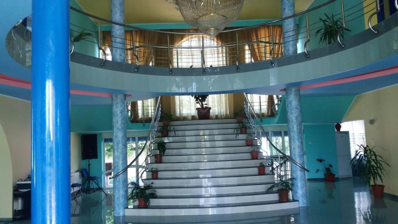 Casa Albastra Hotel Drumu Carului Ngoại thất bức ảnh